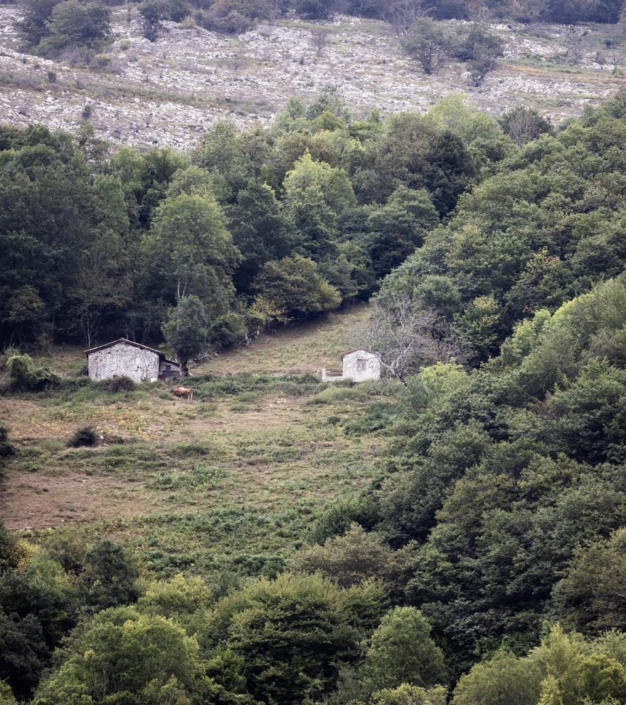 Un recorrido por Sobrescobio, el municipio que mantiene la misma población que hace 20 años