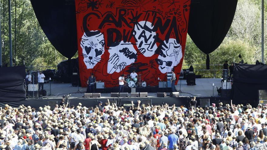 Carolina Durante hace vibrar al Vive Latino en el primer gran concierto del viernes