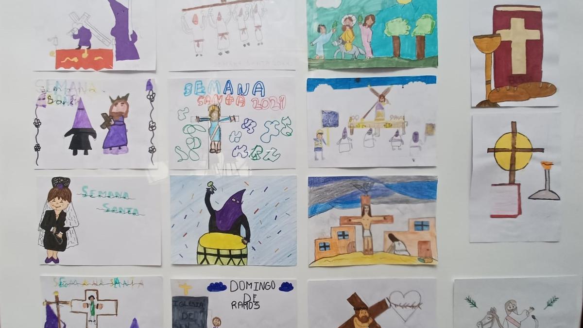Grupo de dibujos de escolares participantes en el certamen sobre la Semana Santa de Grado.