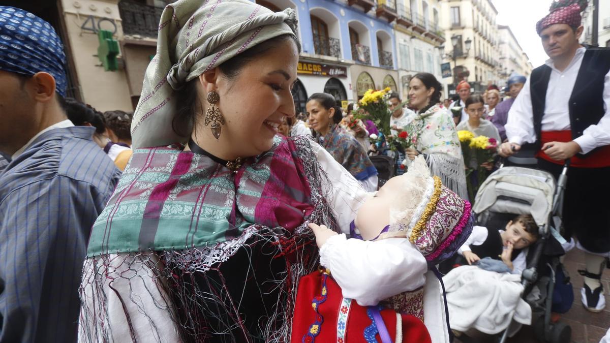 En imágenes | La Ofrenda de Flores a la Virgen del Pilar 2023 (I)