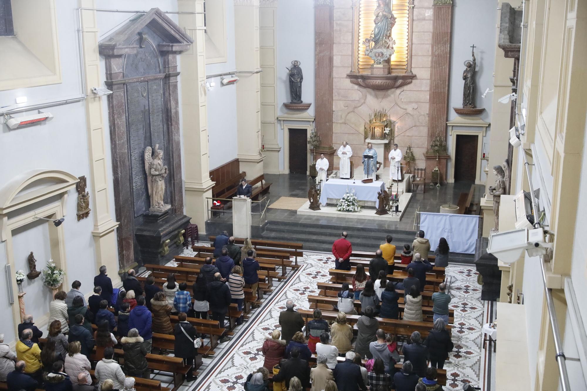 En imágenes: El colegio de la Inmaculada celebra la festividad de la Virgen e inaugura el Belén