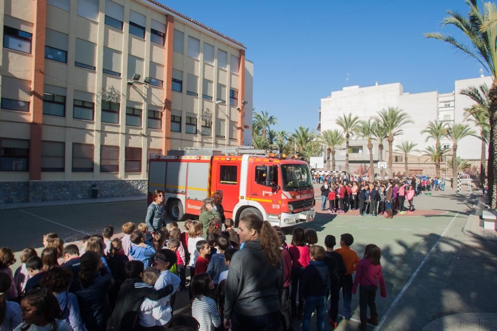 Simulacro de terremoto en un colegio de Elche