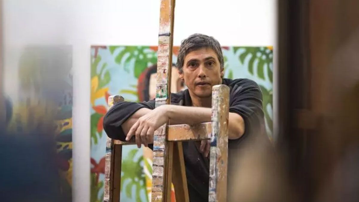 El pintor Didier Lourenço en su estudio