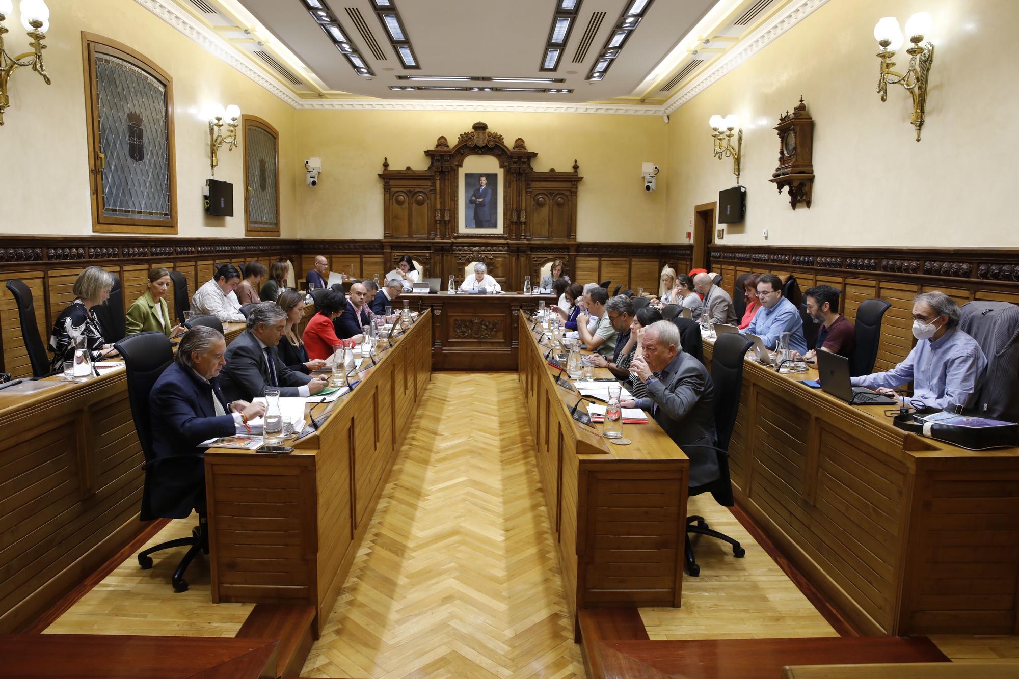 En imágenes: Gijón celebra el pleno municipal de octubre