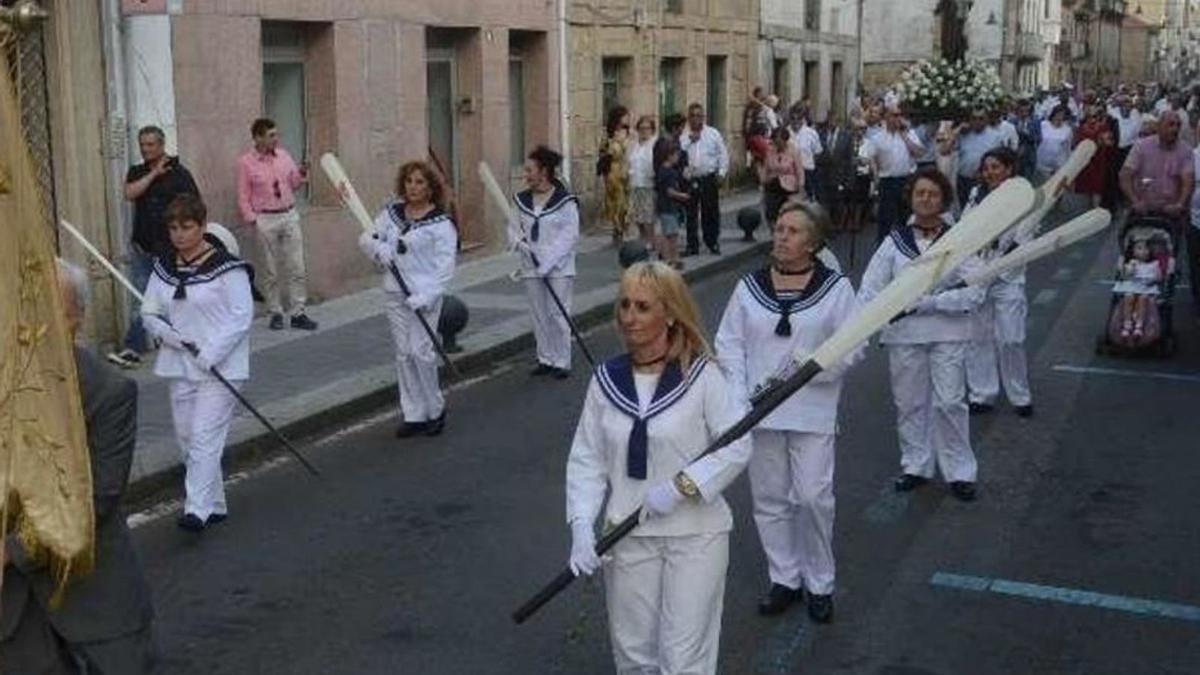 Desfile Valeiro nas festas do Carme de Pontecesures / cedida