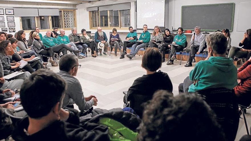 La asamblea se celebró en un instituto de Palma.