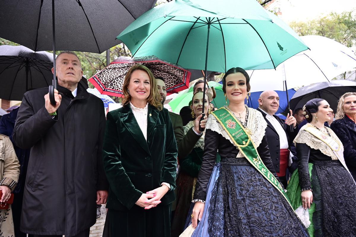 Galería de imágenes: La Germandat dels Cavallers de la Conquesta desafía a la lluvia para homenajear al monarca