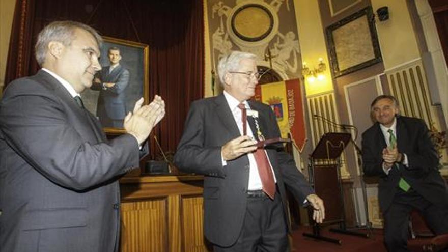 La Económica recibe la medalla de la ciudad por su contribución