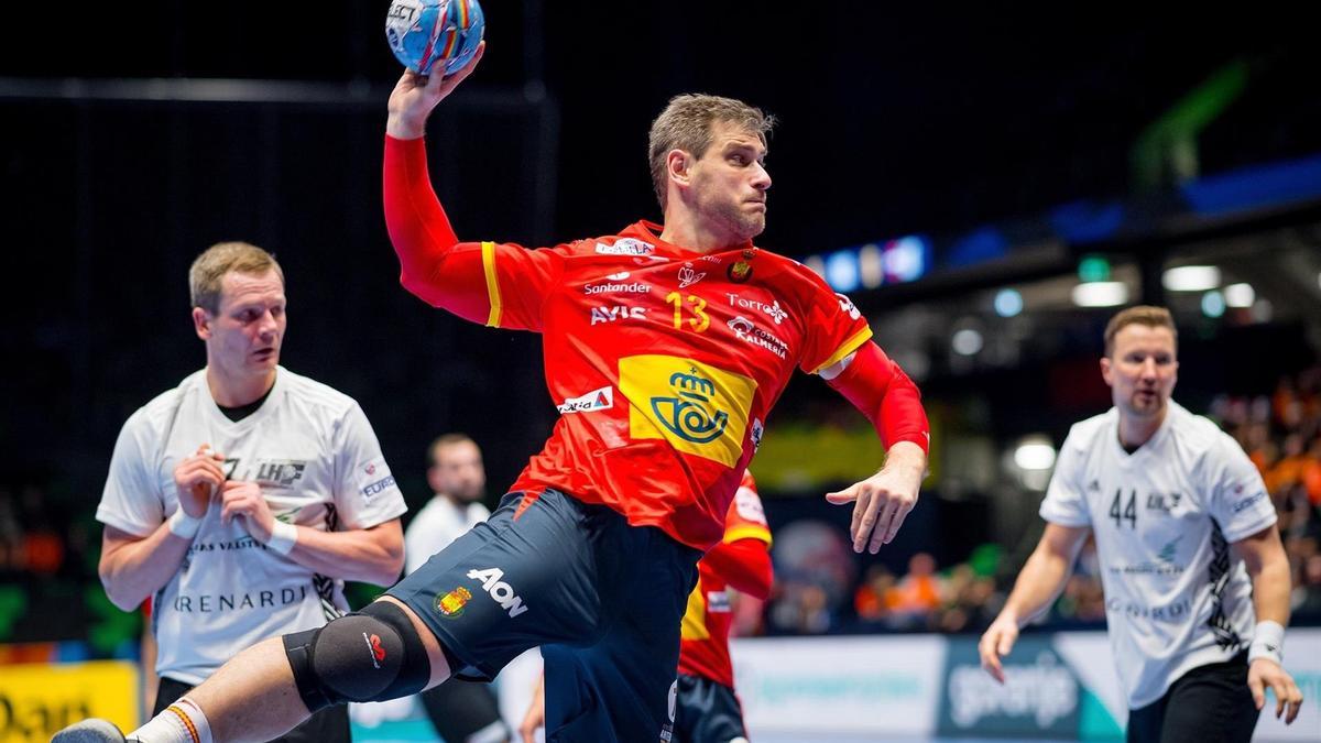 Julen Aginagalde, en un partido con la selección española de balonmano.