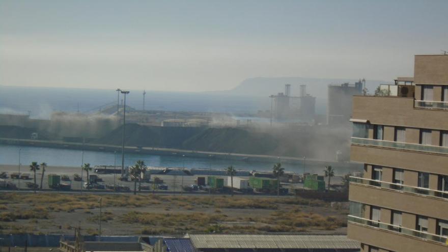 Los trabajos para mover graneles en el Puerto siguen sin novedad como se observa en la foto de ayer