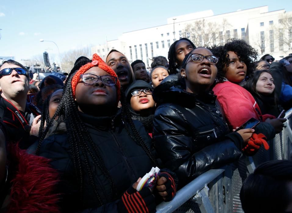 Miles de personas se han manifestado en Washington contra la venta de armas.