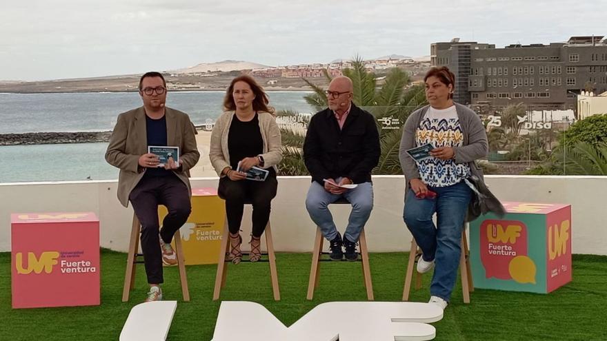 De izquierda a derecha, Adargoma Hernández, Lola García, José Miguel Álamo y  Rosa María Rodríguez, ayer. |