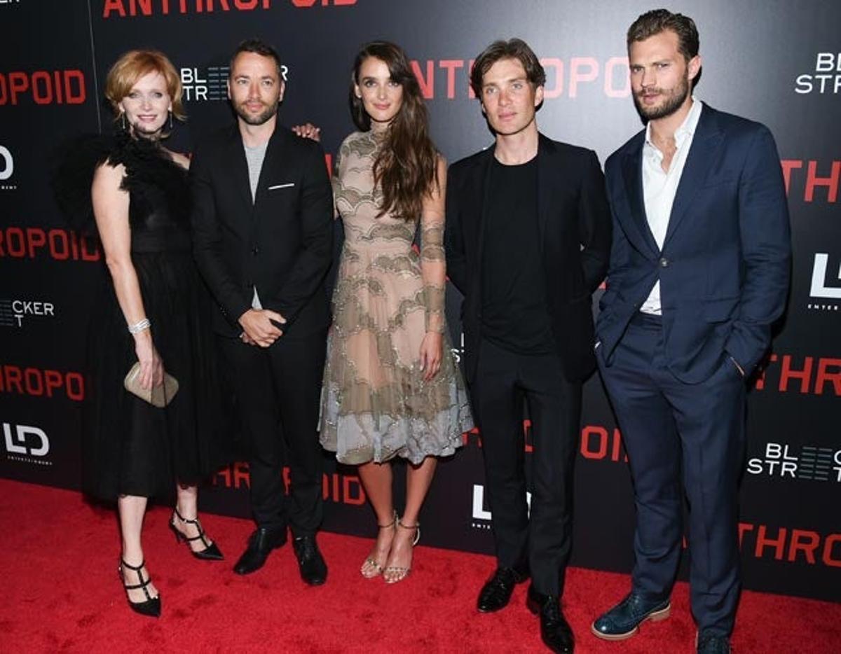 Ana Geislerova, Sean Ellis, Charlotte Le Bon, Cillian Murphy y Jamie Dornan, en la première de Anthropoid en Nueva York. Ana Geislerova, Sean Ellis, Charlotte Le Bon, Cillian Murphy y Jamie Dornan, en la première de Anthropoid en Nueva York.