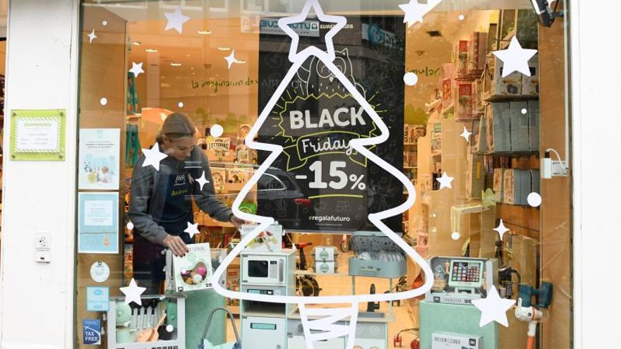 Los pontevedreses adelantan las compras de Navidad al Black Friday como medida frente a la crisis