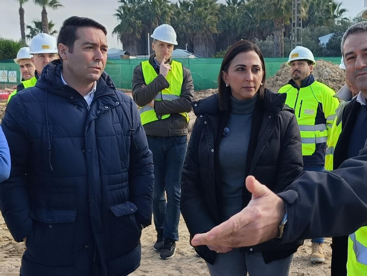 La consejera Sara Rubira durante la visita a las obras del tanque de tormentas de Las Torres de Cotillas