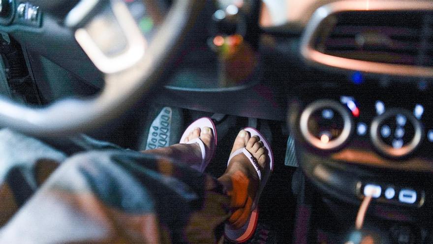 'Operación verano' en las carreteras gallegas: este es el 'look playero' que te puede costar multas de hasta 200 euros