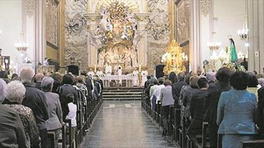 Jornada litúrgica en Onda con la procesión y la misa mayor en el primer domingo de Fira