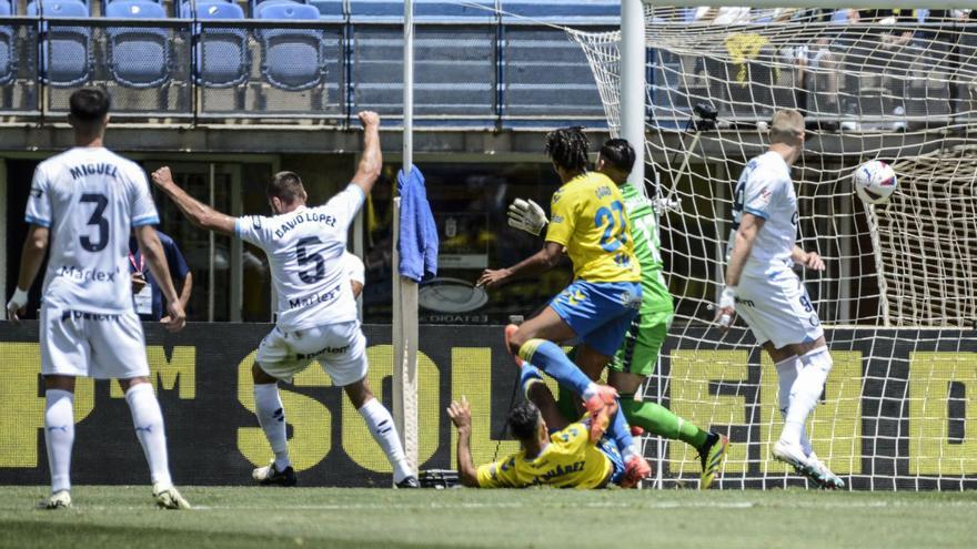 Momento en que David López marca el primer gol del Girona en el minuto 26 de la primera parte del choque de ayer.