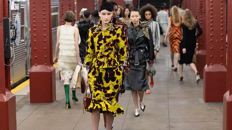 Desfile de Chanel en el metro de Nueva York