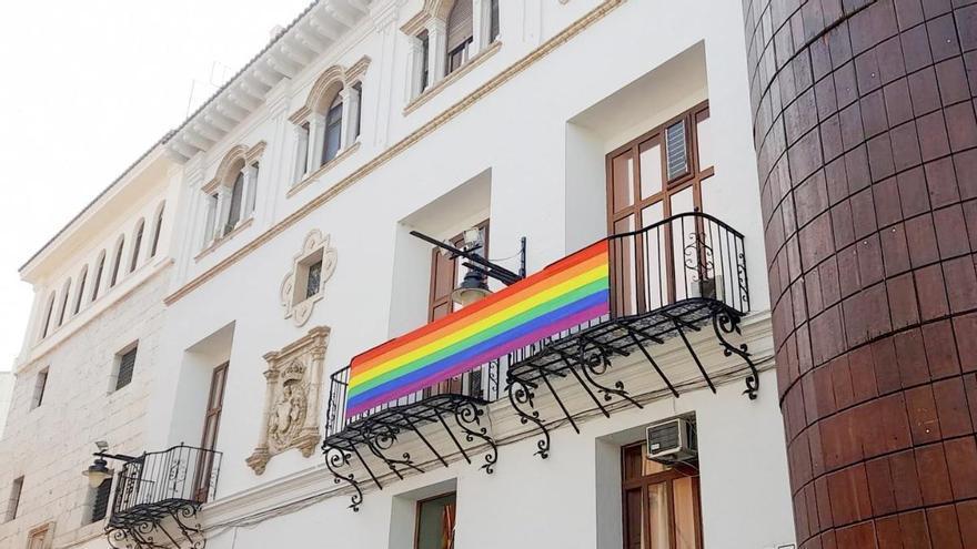 Ontinyent celebra una lectura compartida del manifiesto institucional del Día del Orgullo LGTBI