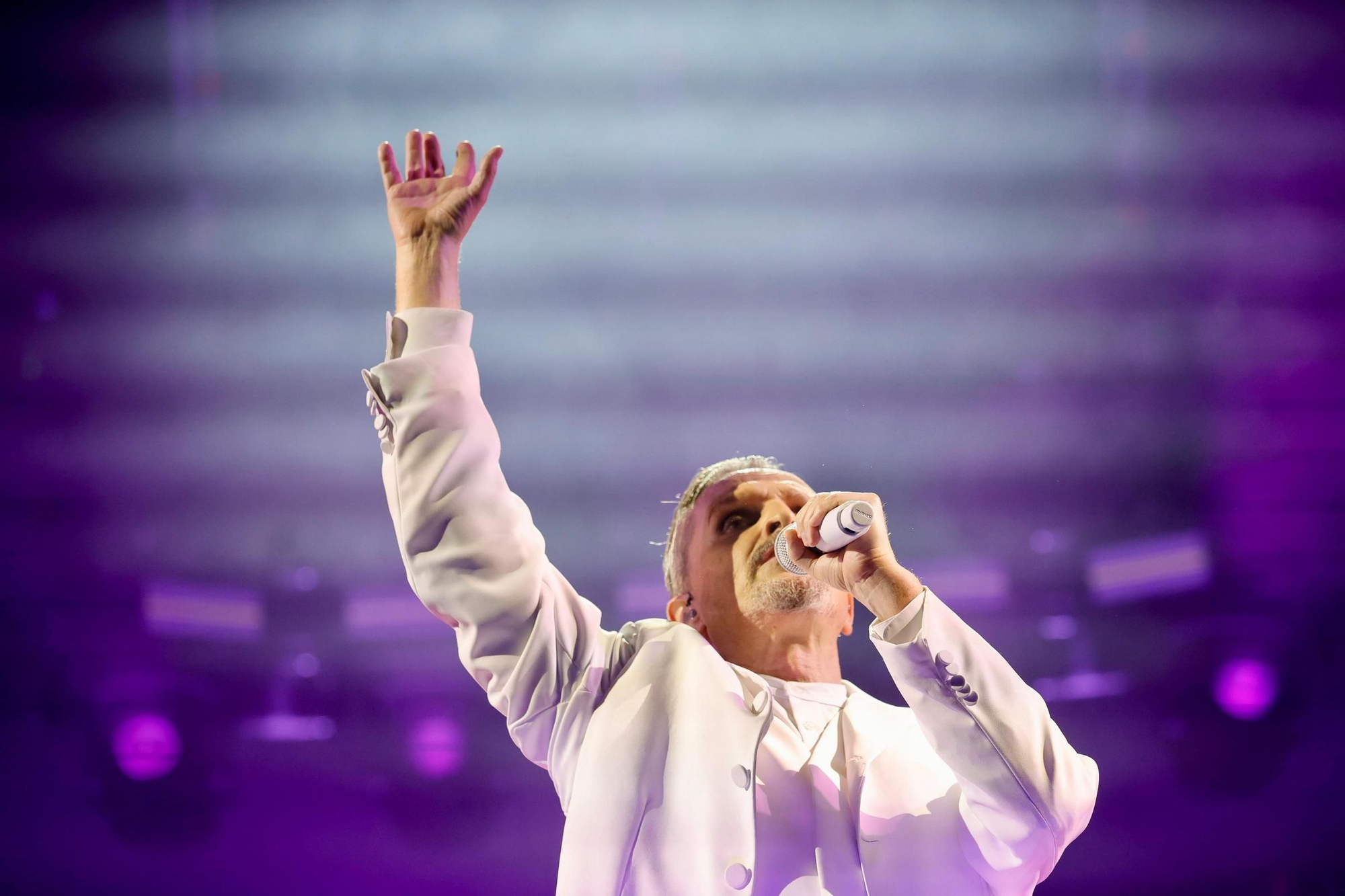 Miguel Bosé disfruta sobre el Ciutat