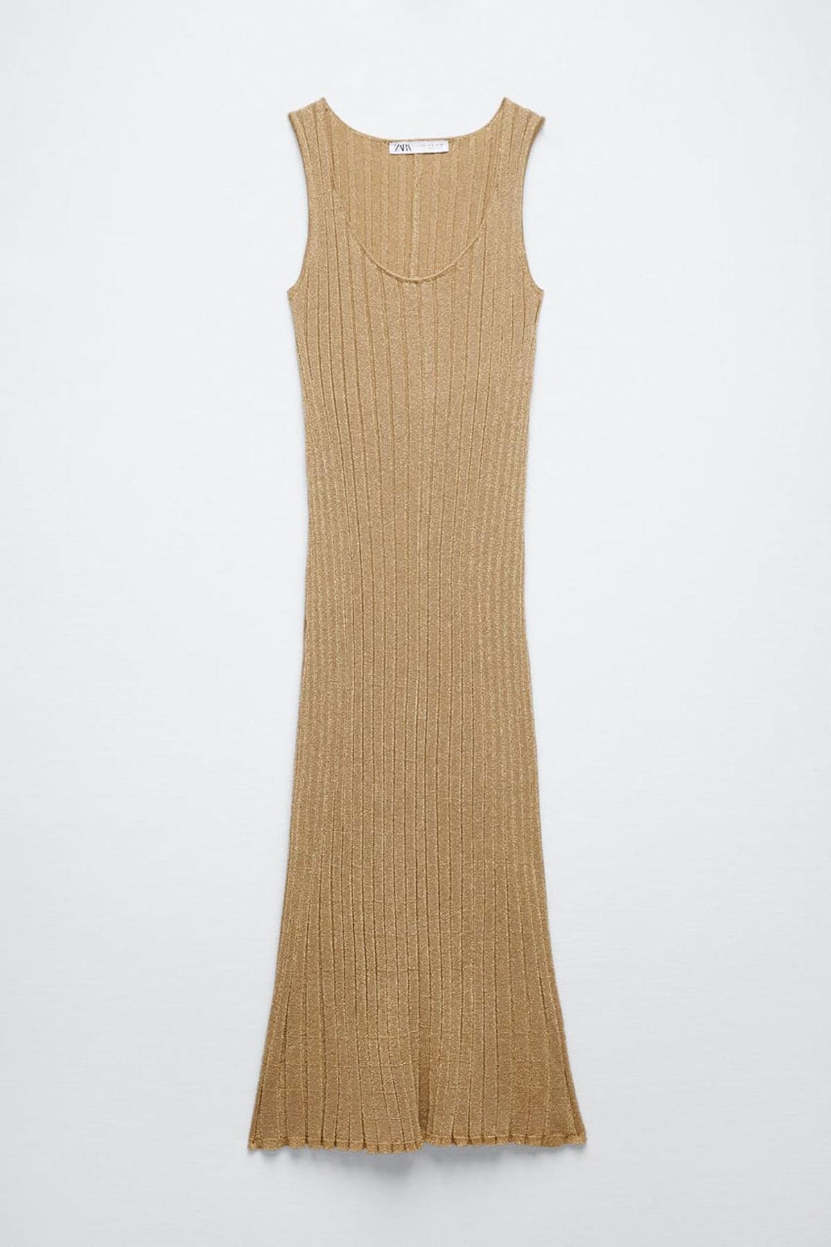 Vestido punto hilo metalizado de Zara (precio: 35,95 euros)