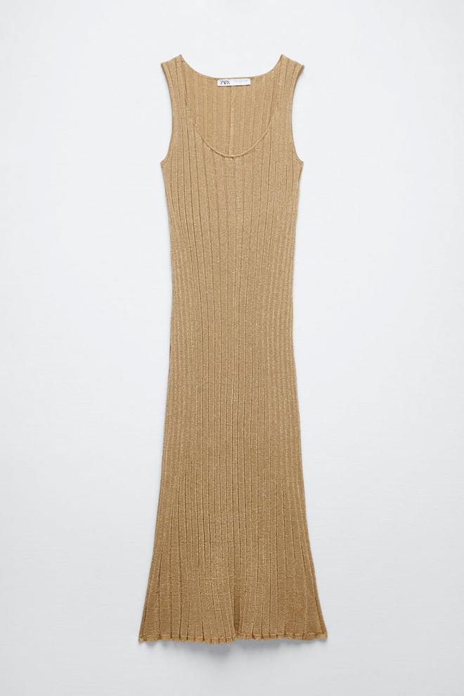 Vestido punto hilo metalizado de Zara (precio: 35,95 euros)