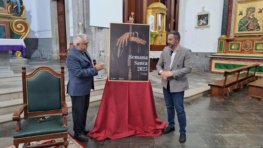 El sacerdote Agustín Lasso y el alcalde Juan Antonio Peña, en la presentación del cartel de la Semana Santa de Telde.