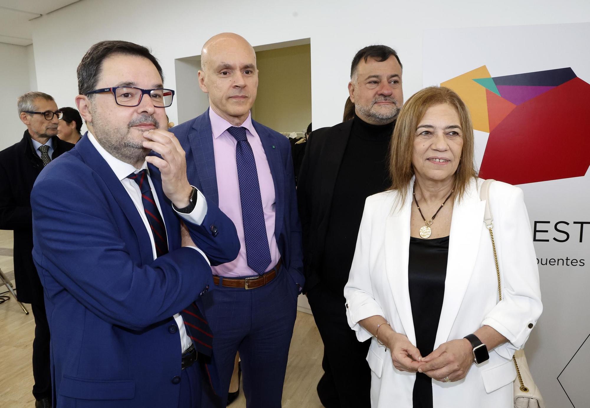 El poder político y empresarial se cita en Santiago