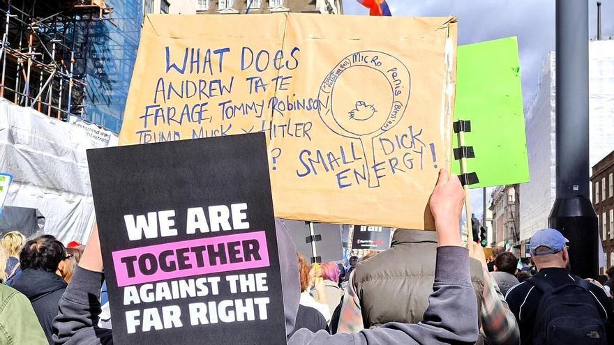 Decenas de miles de personas protestan en Londres contra la extrema derecha