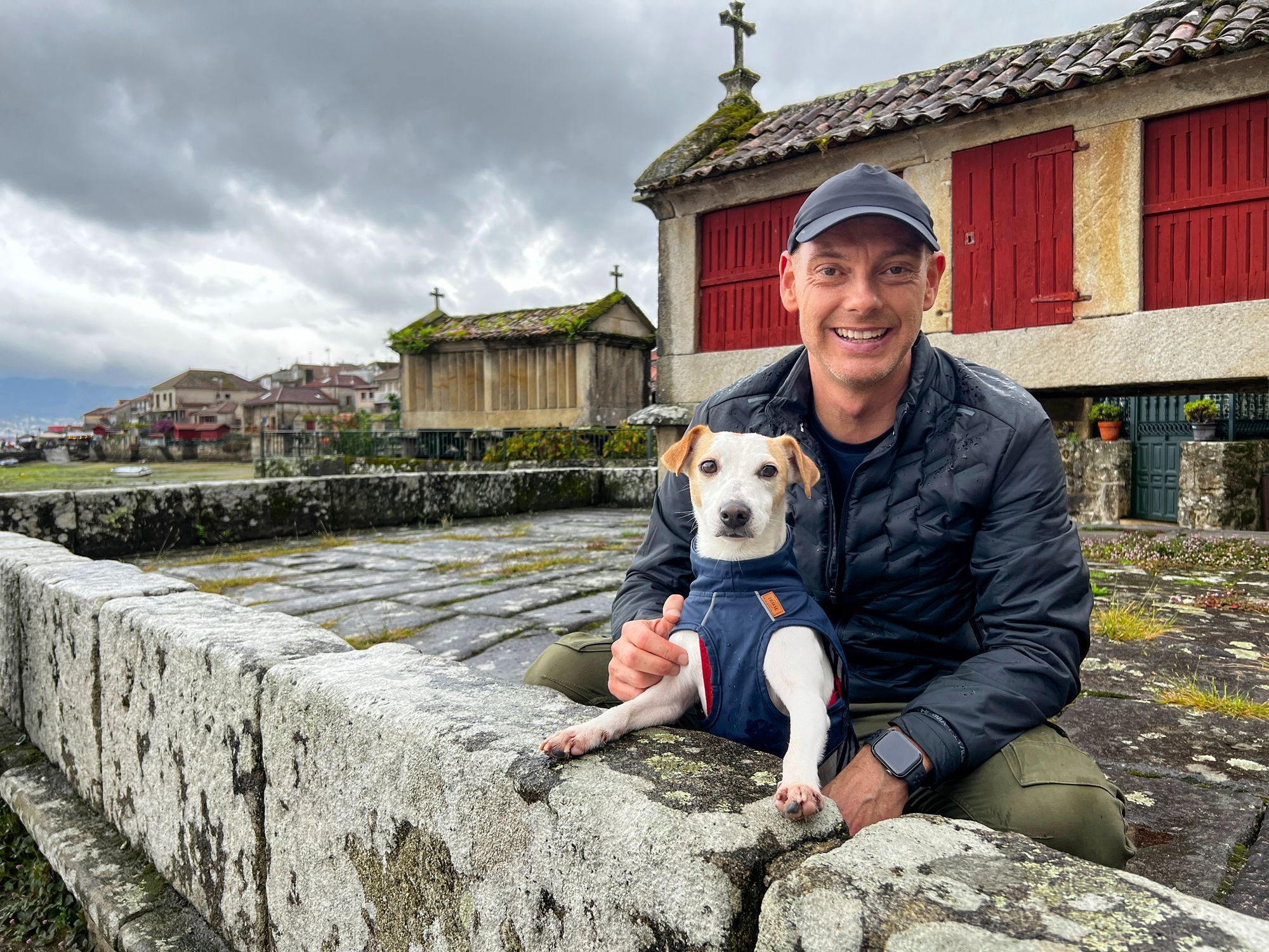 Así disfruta  de las Rías Baixas el perro "influencer" Pipper