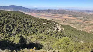 Villena asegura que la planta fotovoltaica de Repsol se alejará del entorno de Sierra Salinas