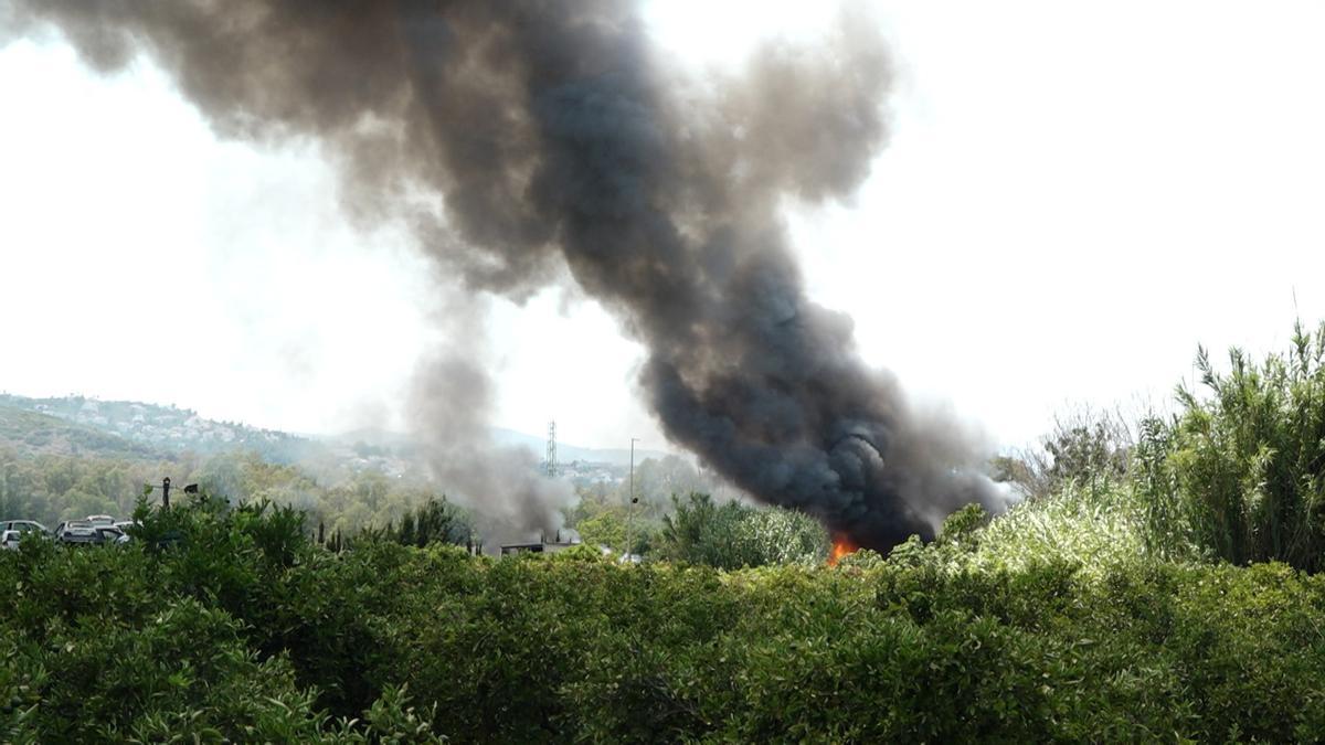 Las imágenes del incendio en el desguace de El Verger