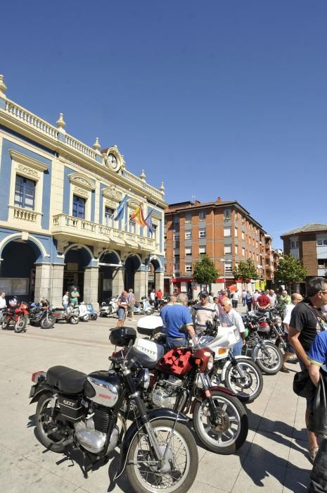 Concentración de motos clásicas en Laviana