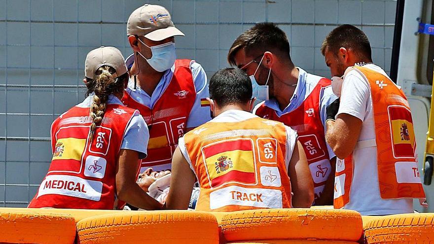 Marc Márquez, retirat en llitera després de la seva caiguda d&#039;ahir