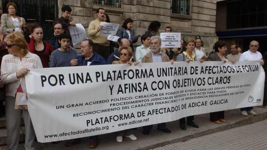 Una protesta de afectados por la estafa de Afinsa, en A Coruña.