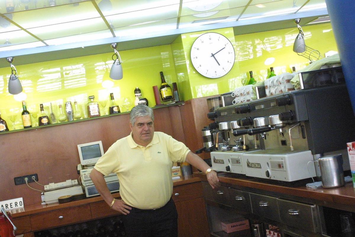 Mariano en la cafetera del Sancho 2, que mont con su hermano Luis Rodrguez