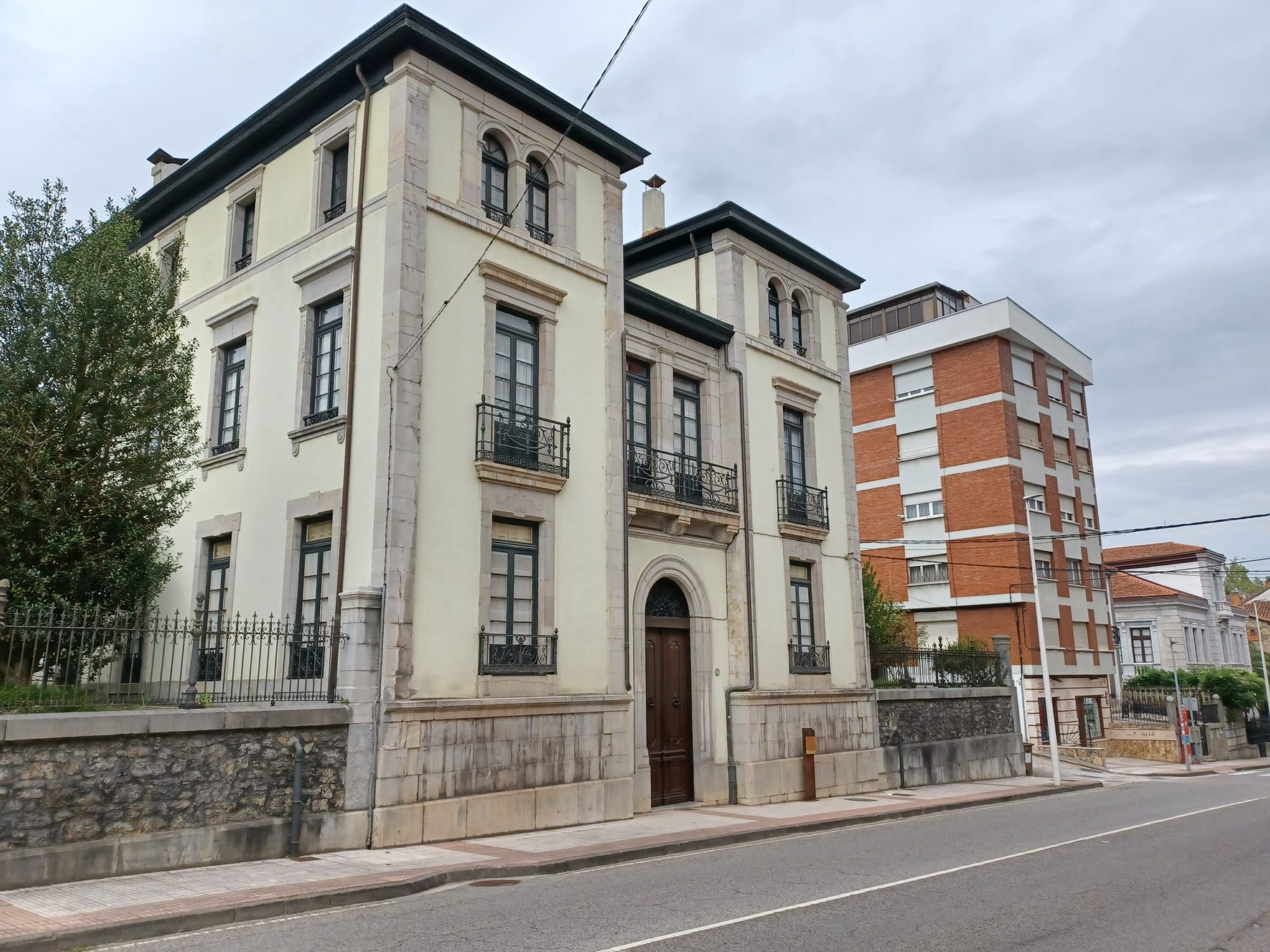 Grado da luz a su patrimonio indiano: así son los siete palacetes del centro de la villa