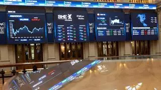 El Ibex 35 baja un 0,1% en la apertura, aunque mantiene los 19.000 puntos, mientras el petróleo sube hasta los 116 dólares
