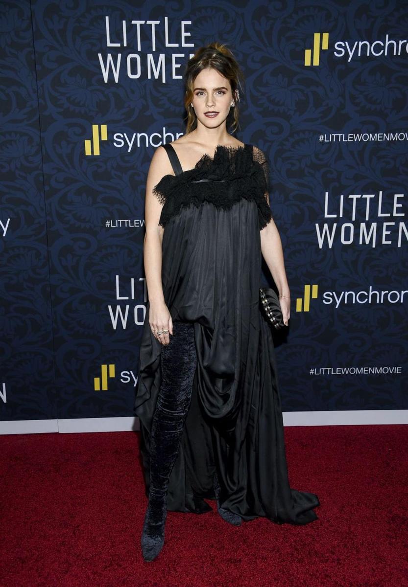 Emma Watson con vestido negro de Balenciaga
