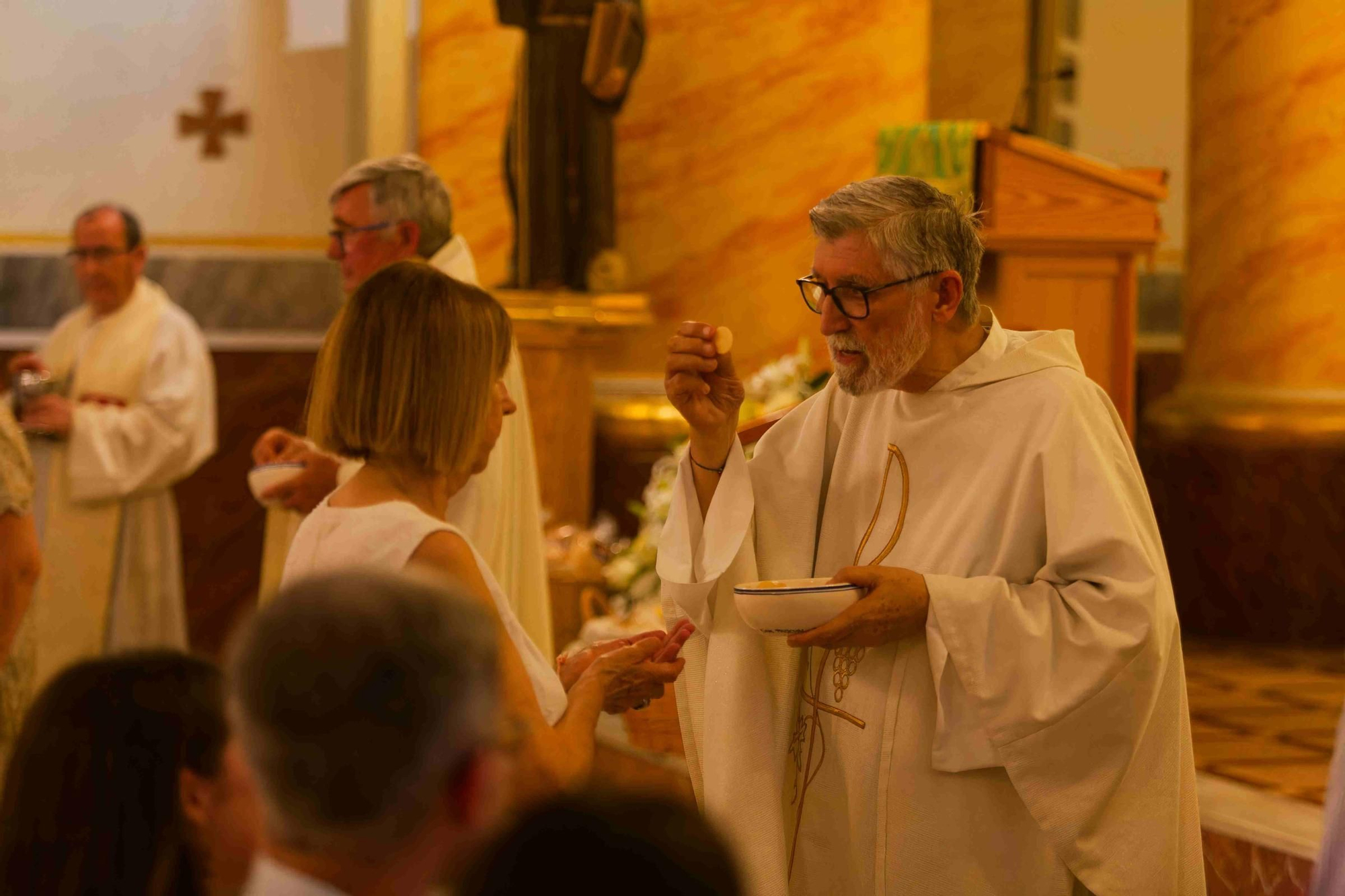 Galería | La Joventut Antoniana de Vila-real reparteix panets beneIts per la seua festa anual