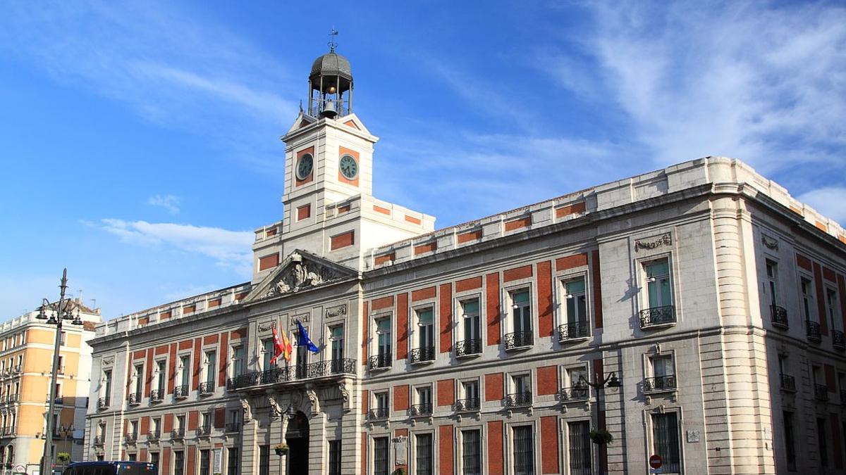 Fachada principal de la Casa de Correos en la Puerta del Sol