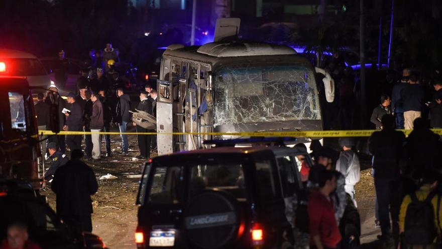 Al menos cuatro muertos y 10 heridos en una explosión en un bus cerca de las pirámides de Guiza