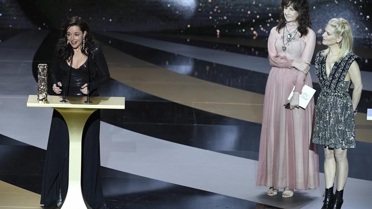 Laure Calamy recibe el César a Mejor actriz.