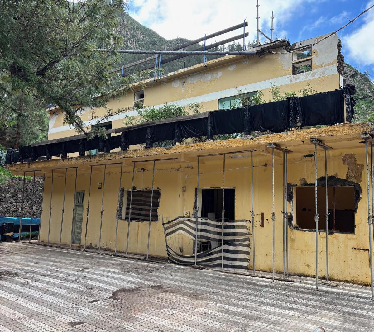 La estructura exterior del Princesa Guayarmina, apuntalada.