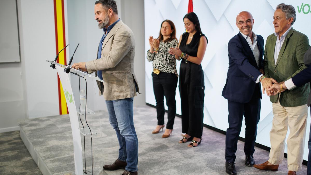 El presidente de VOX, Santiago Abascal, comparece durante el seguimiento de la jornada electoral de elecciones europeas, en la sede de VOX, a 9 de junio de 2024, en Madrid (España).