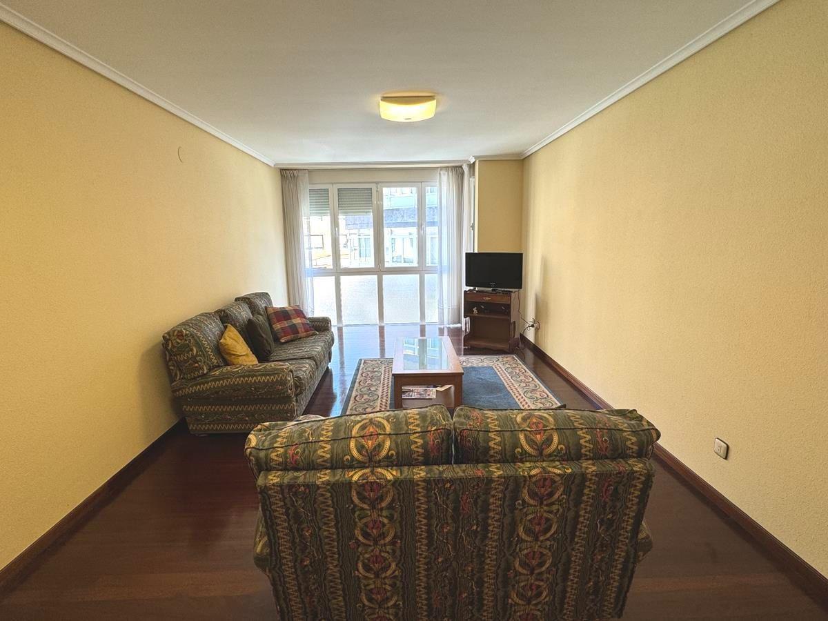 Salón piso en venta en Llanes
