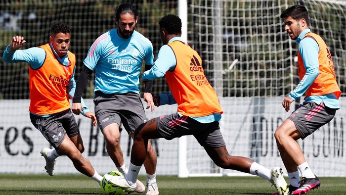 Isco, Asensio y Mariano en un entrenamiento