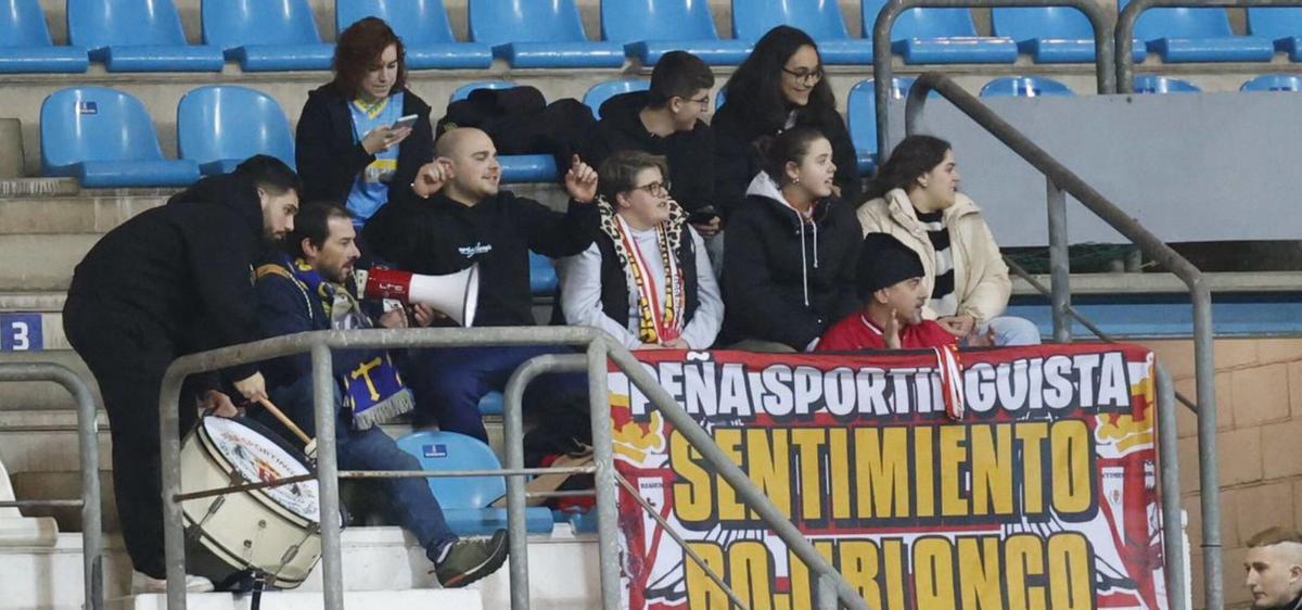 Asturias responde: una grada volcada en el estreno de la femenina