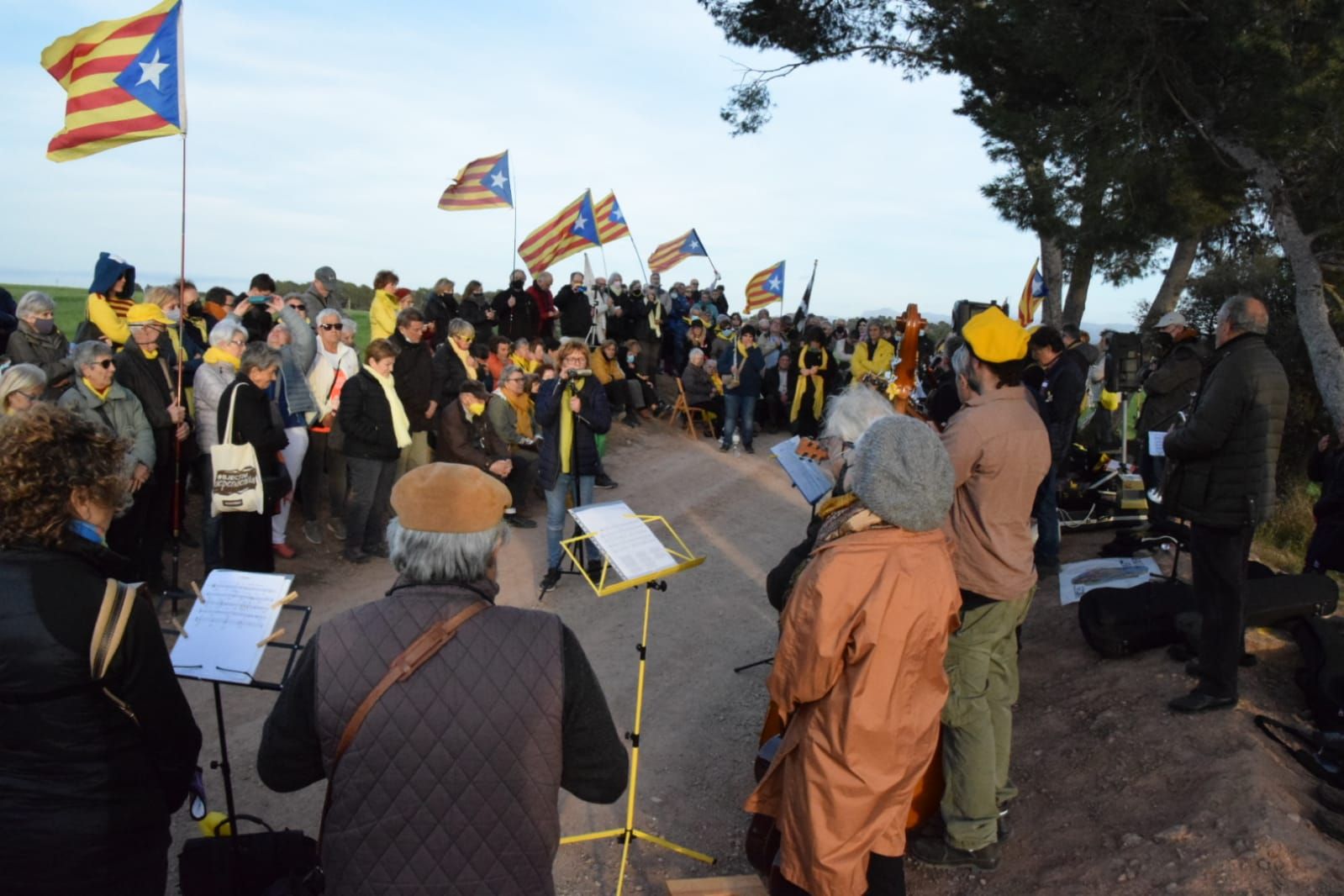 Trobada de músics per la llibertat davant de Lledoners